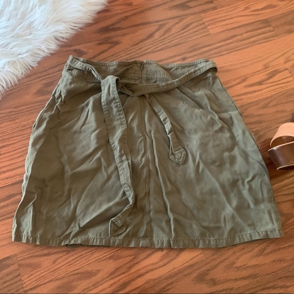 🚨SOLD🚨Forever 21 olive green skirt size S - Picture 3 of 10